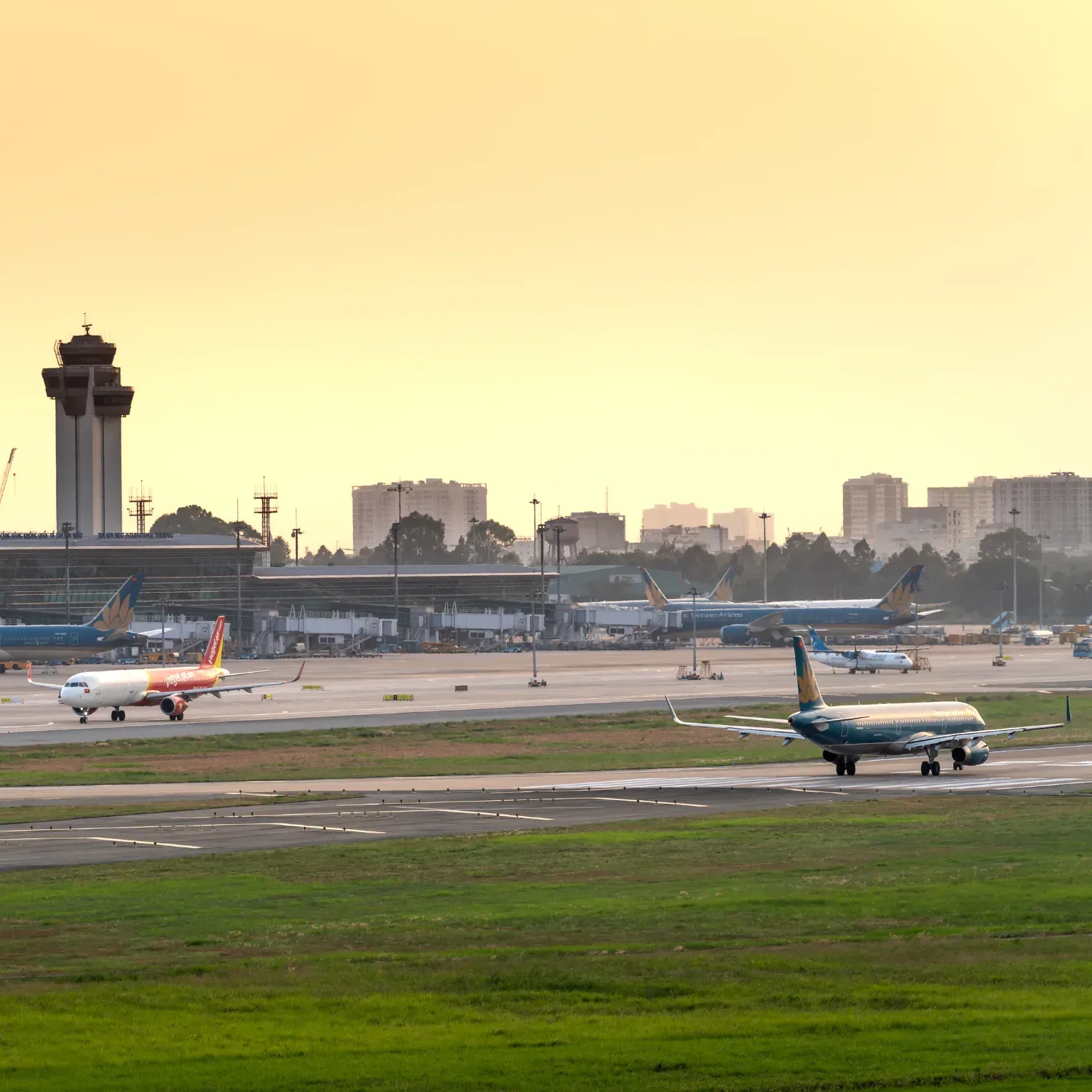 各航空公司經濟艙座椅間距與寬度